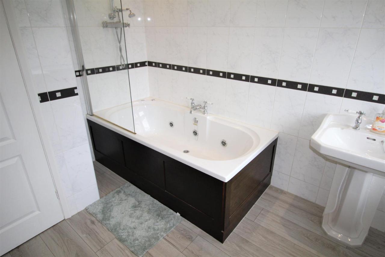 Whitley Bay - Sleeps 6 - Refurbished Throughout - Fast Wifi - Dogs Welcome Ngoại thất bức ảnh